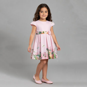 Robe rose à fleurs et manches volantées